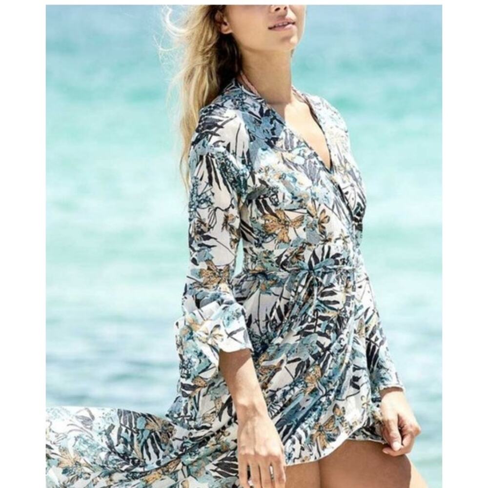 Debbie Gatz 100% cotton Gauze Floral wrap --Size Small